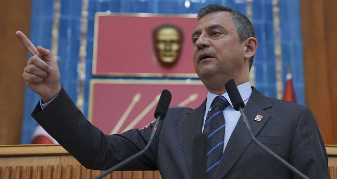 CHP Genel Başkanı Özgür Özel, akraba atamaları, işe alımlar konusunda belediye başkanlarını uyardı.