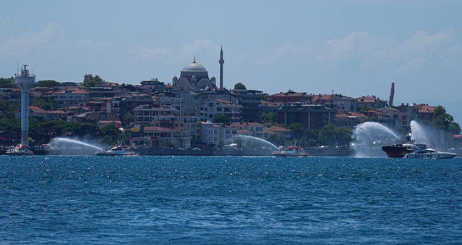 Kıyı Emniyeti Genel Müdürlüğü'nden  gaziler ve şehitler için saygı seyri