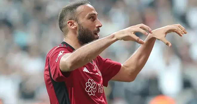 Beşiktaş ile sözleşmesi sona eren Cenk Tosun'dan dikkat çeken transfer açıklaması!