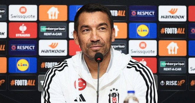 Bronckhorst'tan milli yıldıza büyük övgü!