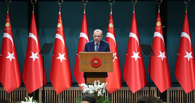 Cumhurbaşkanı Erdoğan: Türkiye'yi büyütmenin mücadelesini veriyoruz