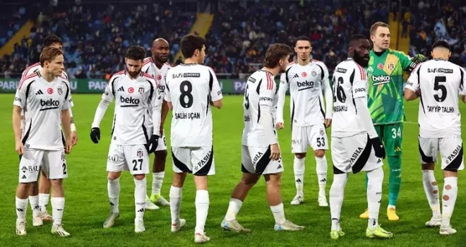 Beşiktaşlı futbolculardan devre arasında özür