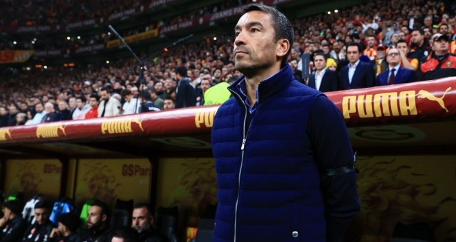 Giovanni van Bronckhorst: Neden 9-10 kişi kalmadılar anlayamıyorum