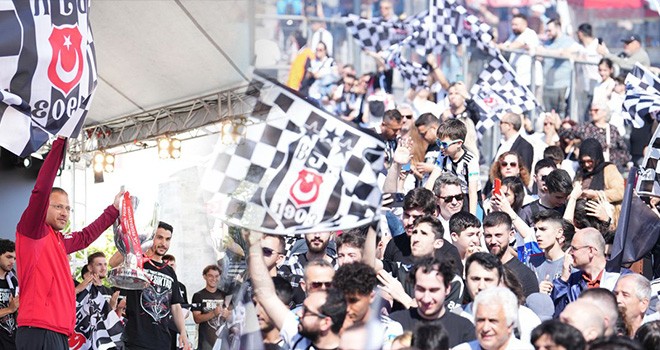 Beşiktaş Ziraat Türkiye Kupası zaferini taraftarıyla kutladı