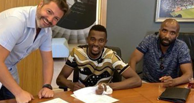 İmzayı attı! Mensah resmen Beşiktaş'ta