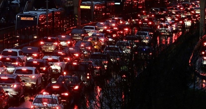 Yağmurla birlikte İstanbul'da trafik durdu