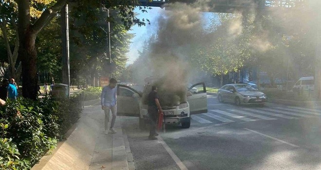 Beşiktaş'taki yangında anne ve çocuk son anda kurtuldu