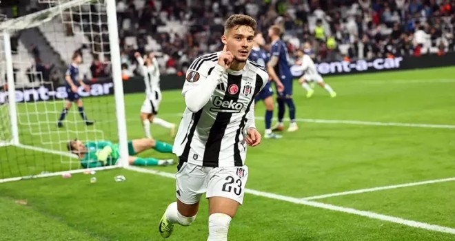 Beşiktaş'ta Ernest Muçi gollere devam etti!