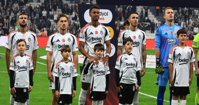 Beşiktaş'ta sağ bekte Onur, 3 maç sonra kalede Mert